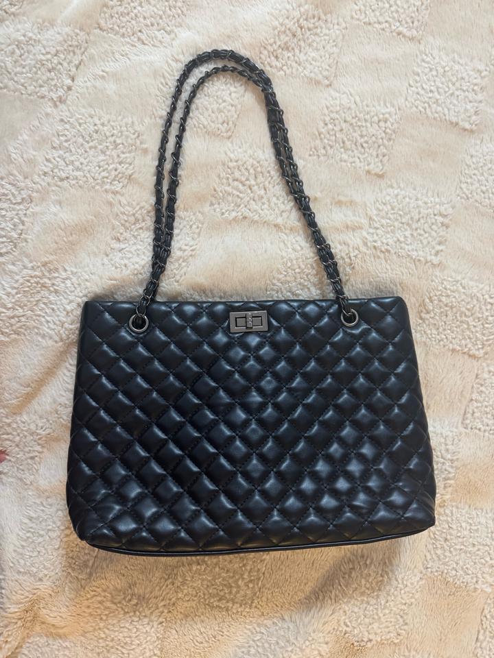 Удобная черная сумка шоппер