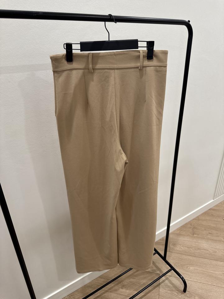 Брюки бежевые