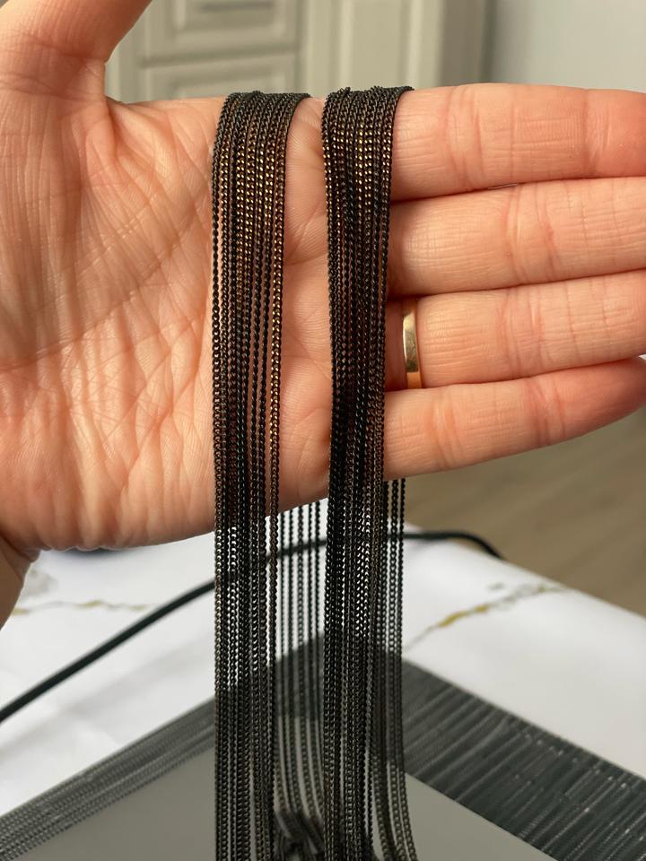 Колье украшение на шею из цепочек черное с золотым отливом