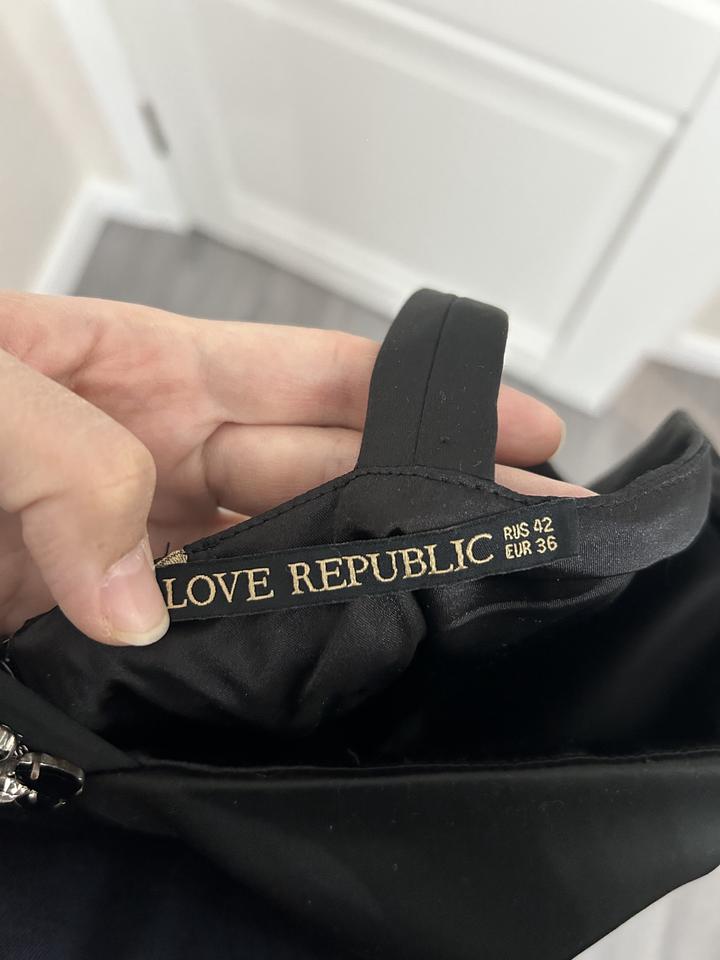 Черное платье Love Republic