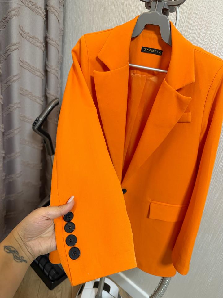 Яркий пиджак