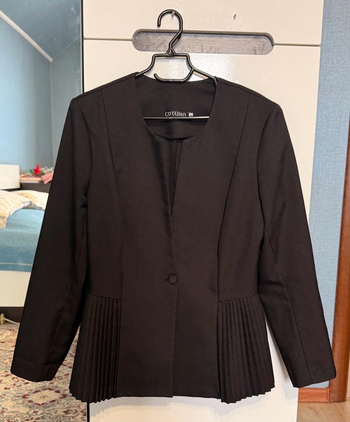 Чёрный пиджак