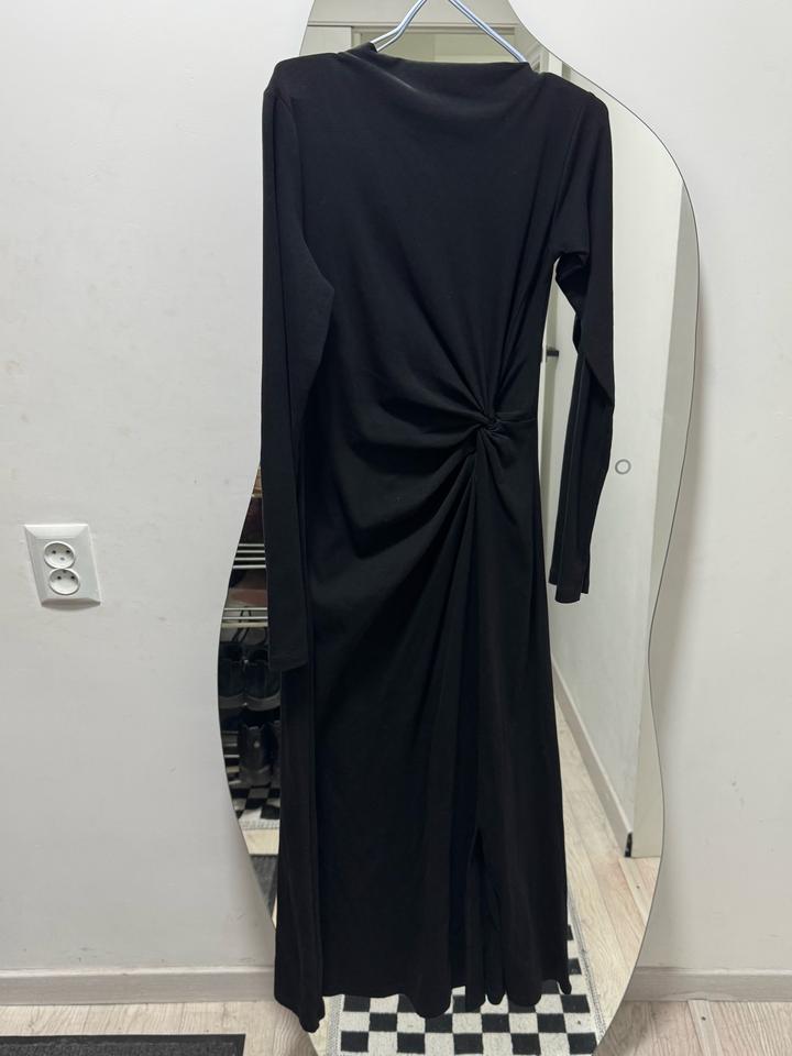 Черное платье