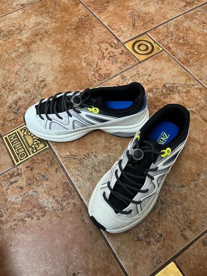 Новые кроссовки Zara