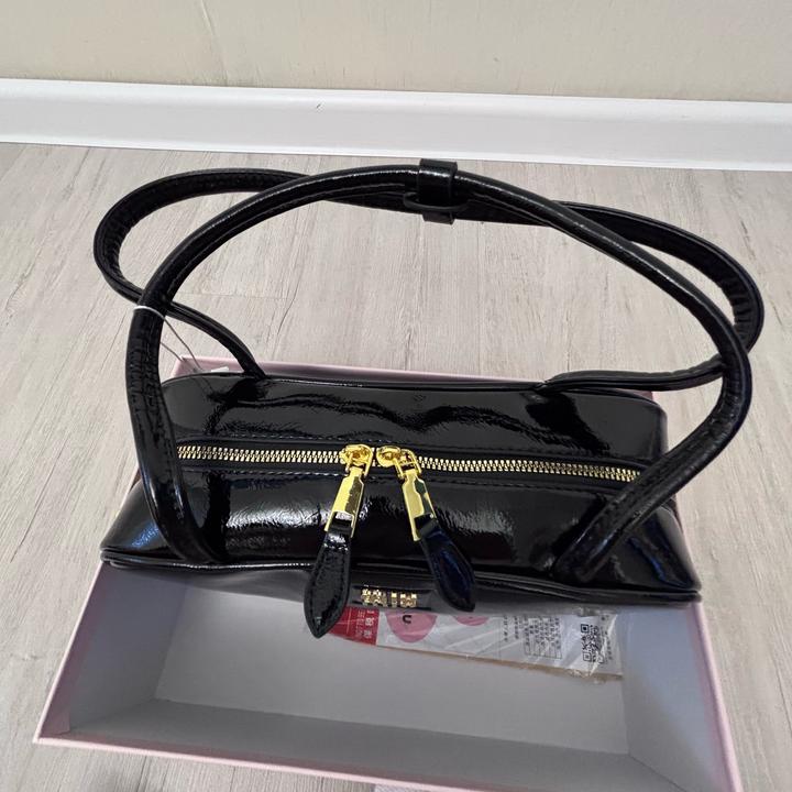✨ Miu Miu Barrel Bag ✨Стильная сумка-бочонок Miu Miu из лаковой кожи