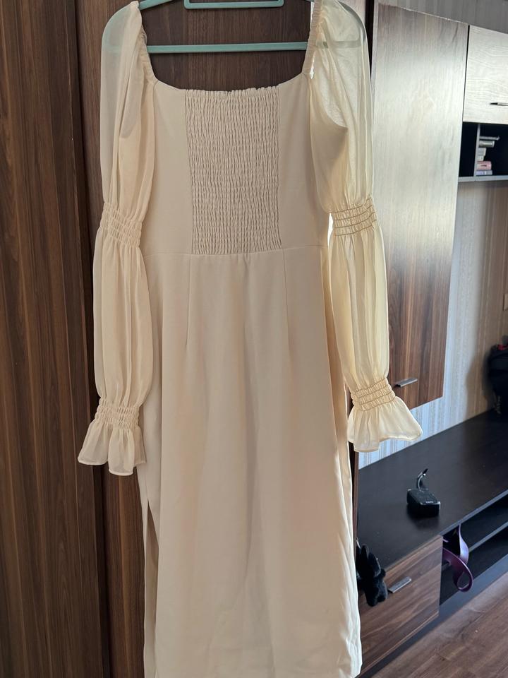 Молочное платье Lichi L