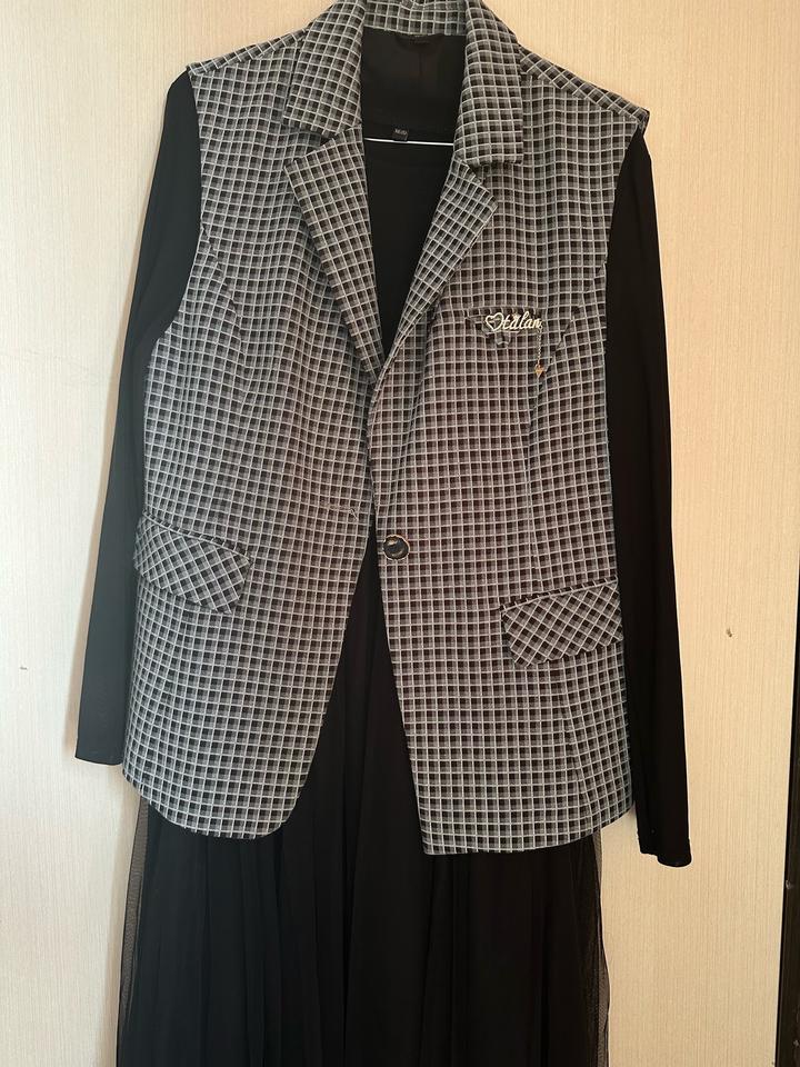 Платье с жилеткой