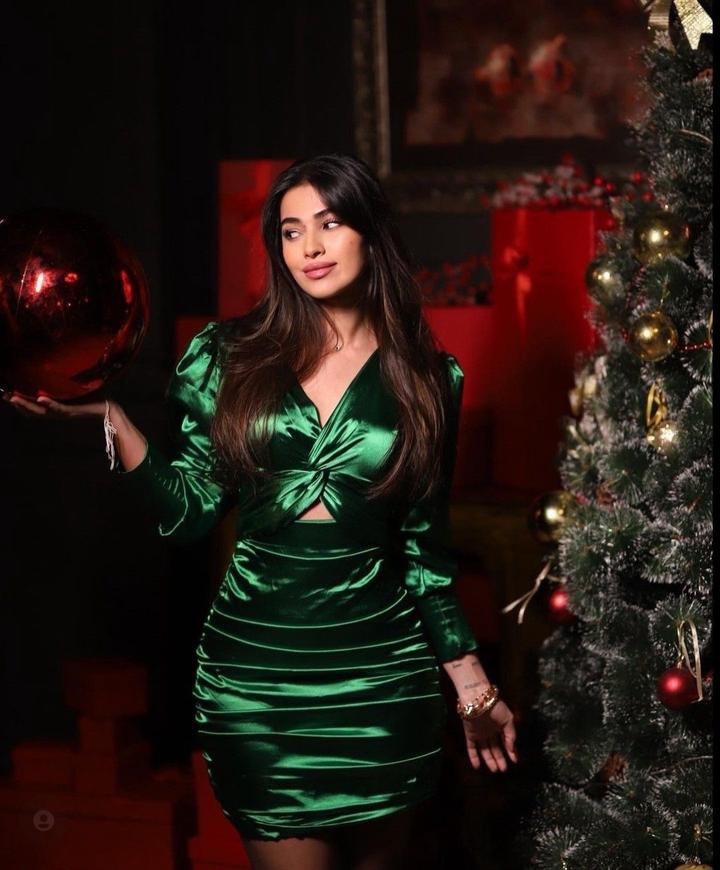 Зеленое короткое платье