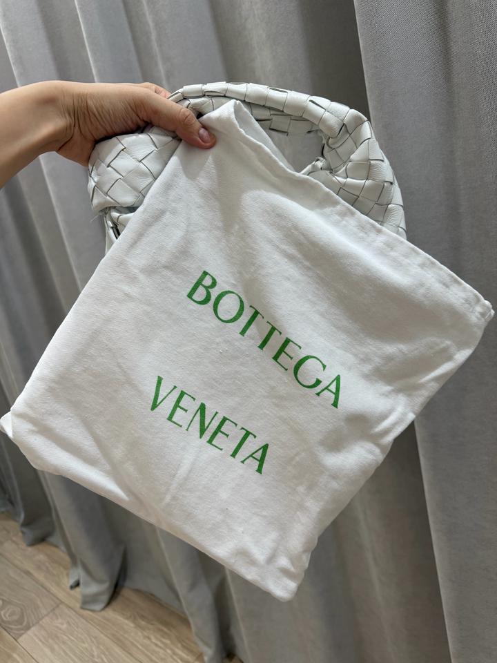 Белая сумка Bottega Veneta