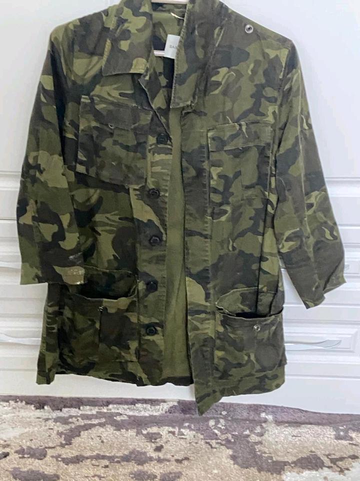 Стильная куртка плащ-шинель Saint Laurent в стиле Military