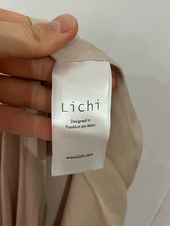 Бежевое платье Lichi