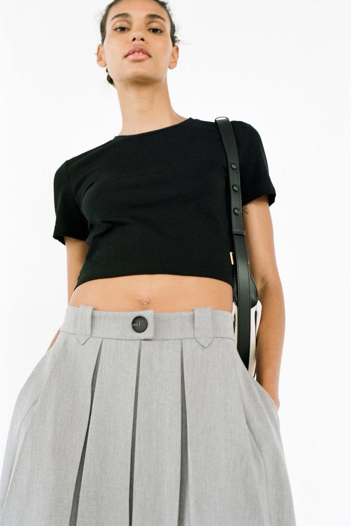 ZARA Плиссированные юбки миди , серого цвета.