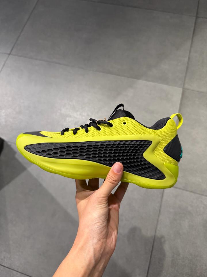 Кроссовки adidas
