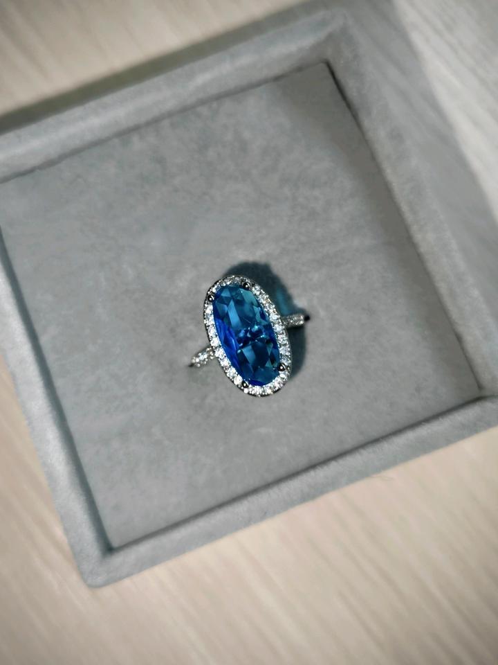 Кольцо с камнем лазурного цвета s925