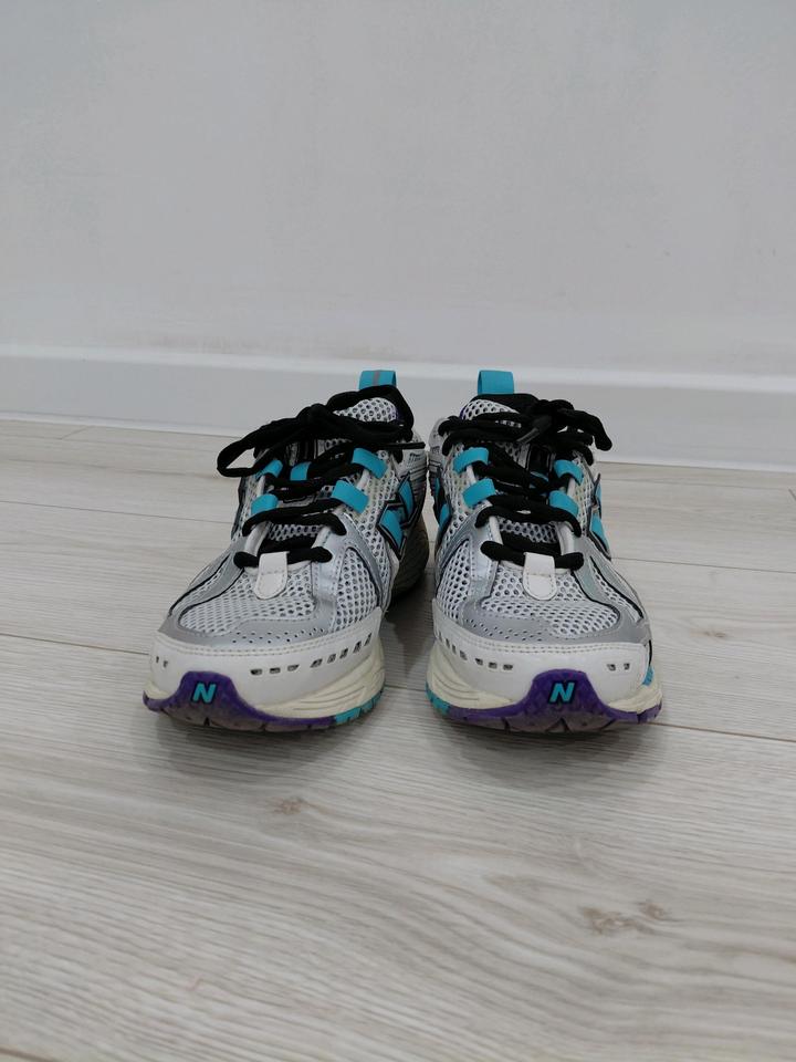 Кроссовки женские