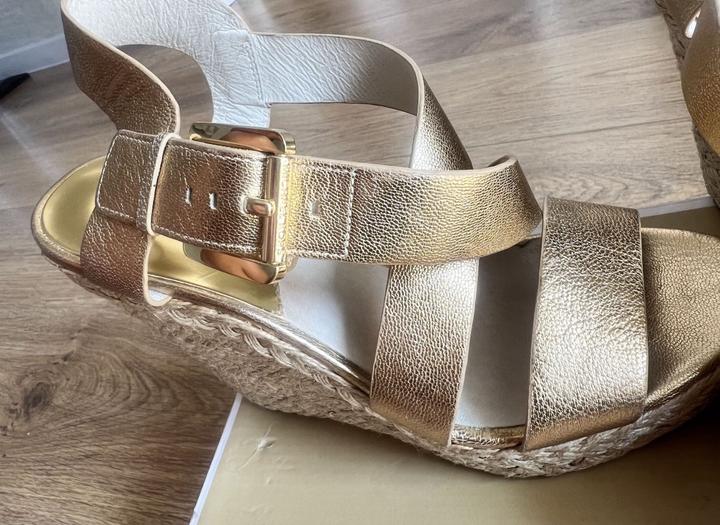 Босоножки на танкетке от michael kors