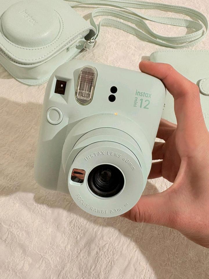 Фотокамера моментальной печати Fujifilm Instax mini 12 зеленый