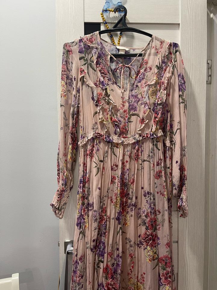 Цветастое платье, размер S, H&M. Ткань натуральный шифон