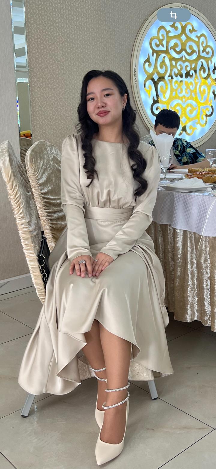 Платье Lichi шампанского цвета на запах