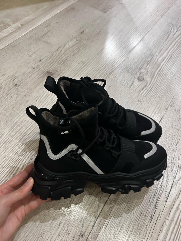 Кросовки женские