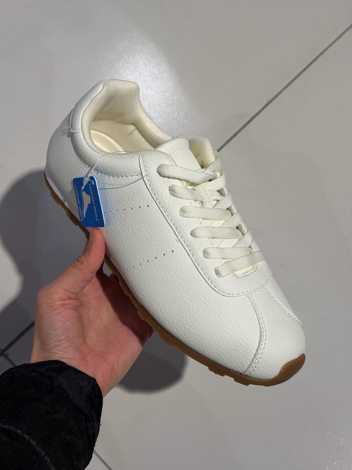 Кроссовки женские