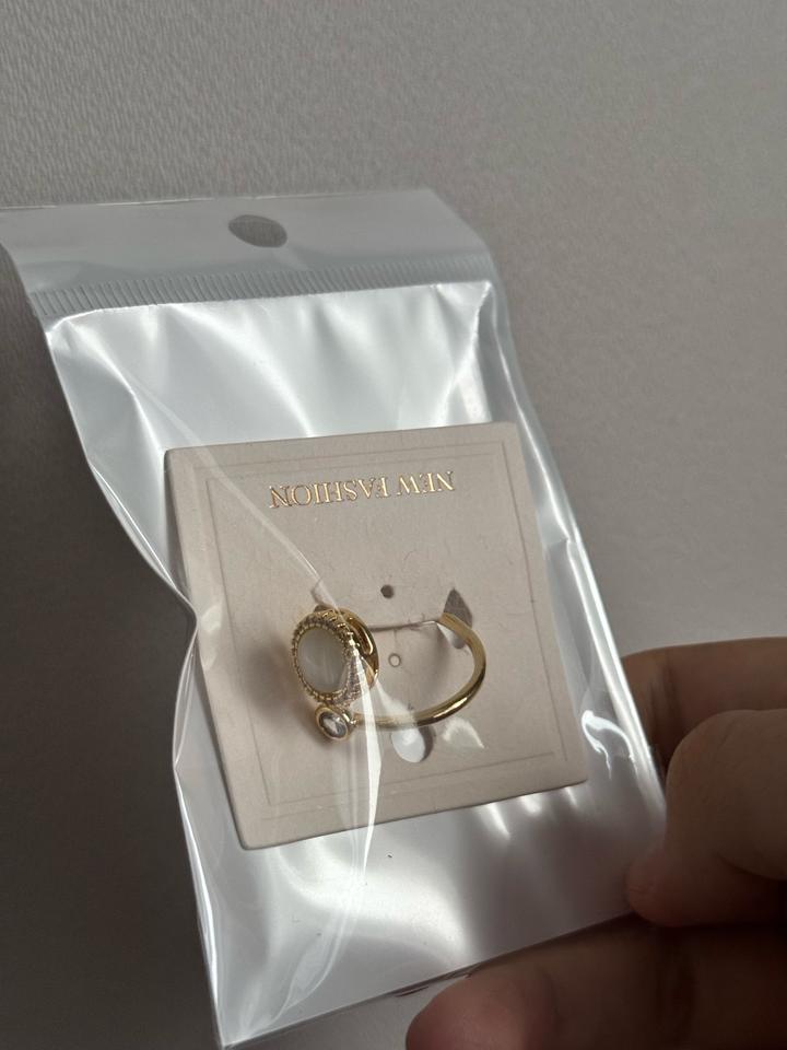 Красивое необычное кольцо с жемчугом