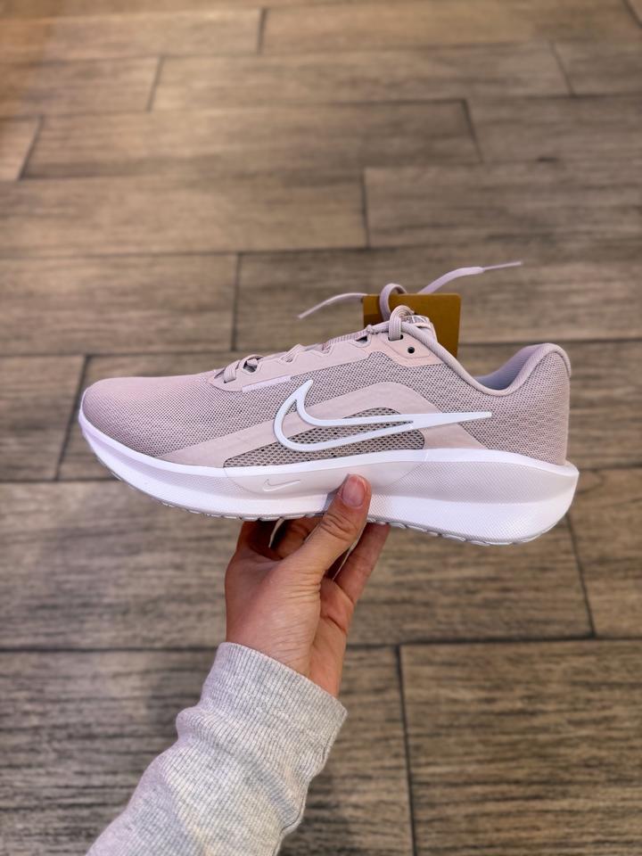 Женские кроссовки Nike
