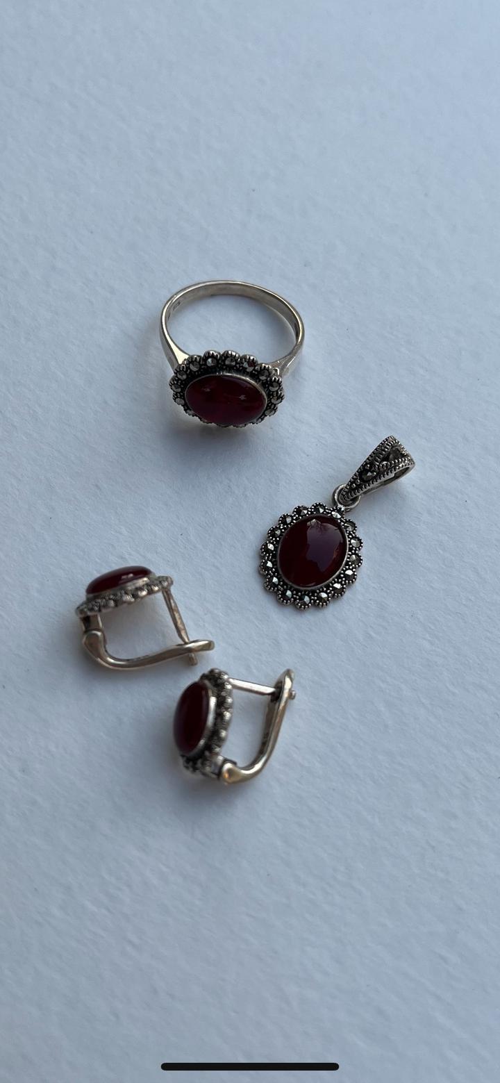 Серебро.Гранатовый набор. Кольцо, серьги, кулон.