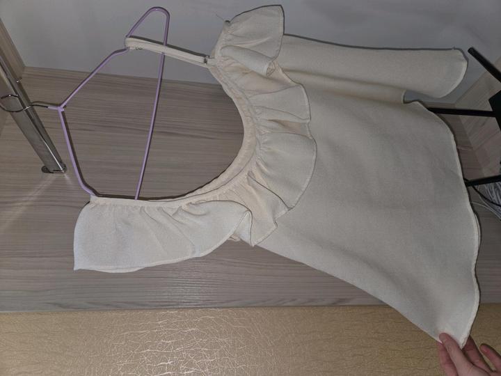 Блузка молочного цвета из льна