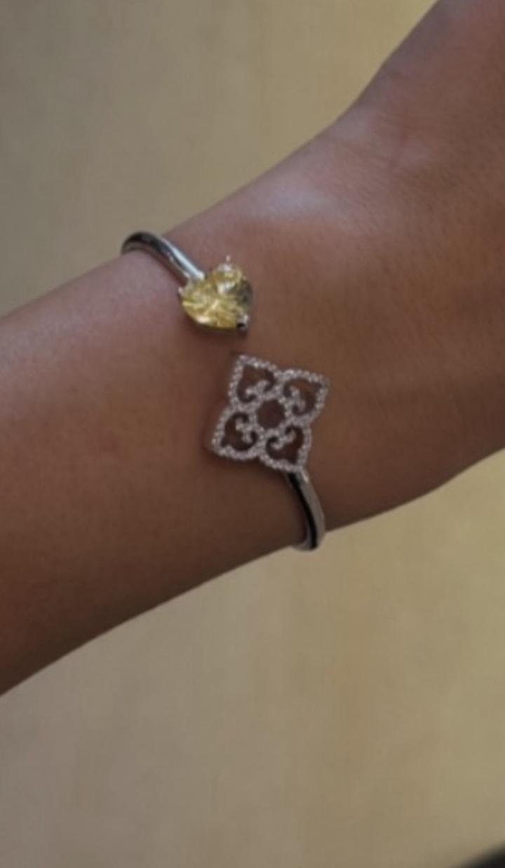 Браслет от бренда Laroush