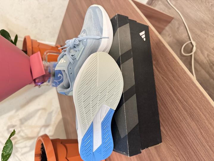 Кроссовки адидас