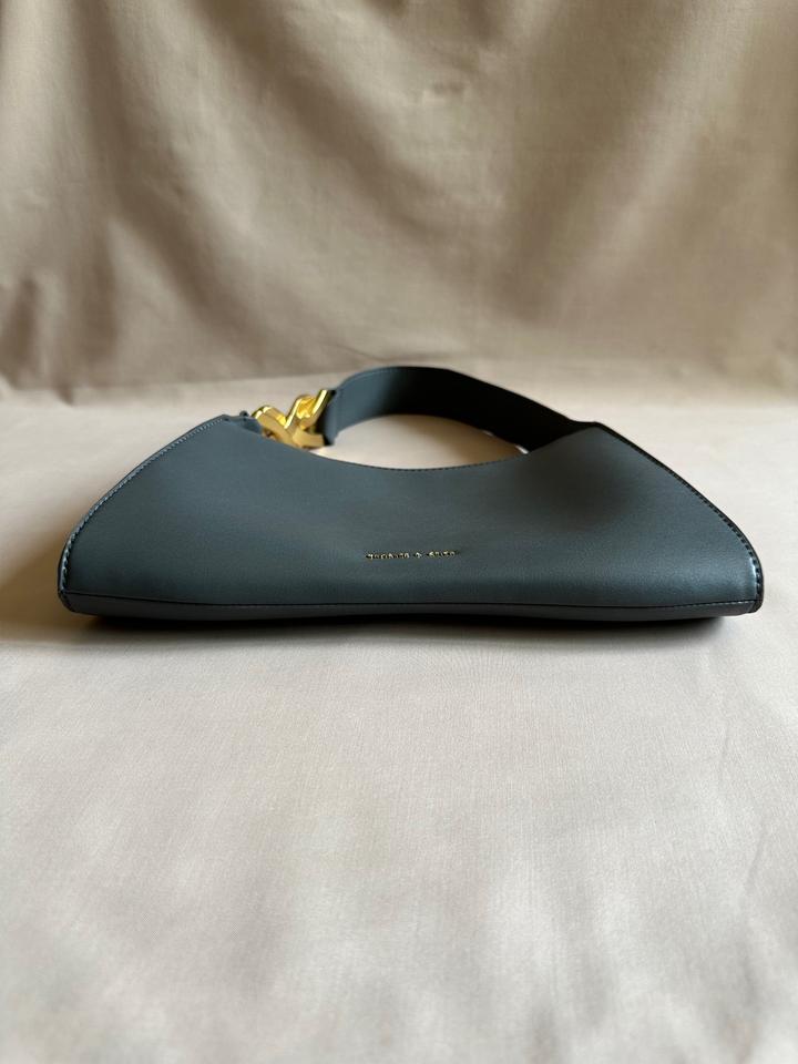 Продам сумку Charles&Keith