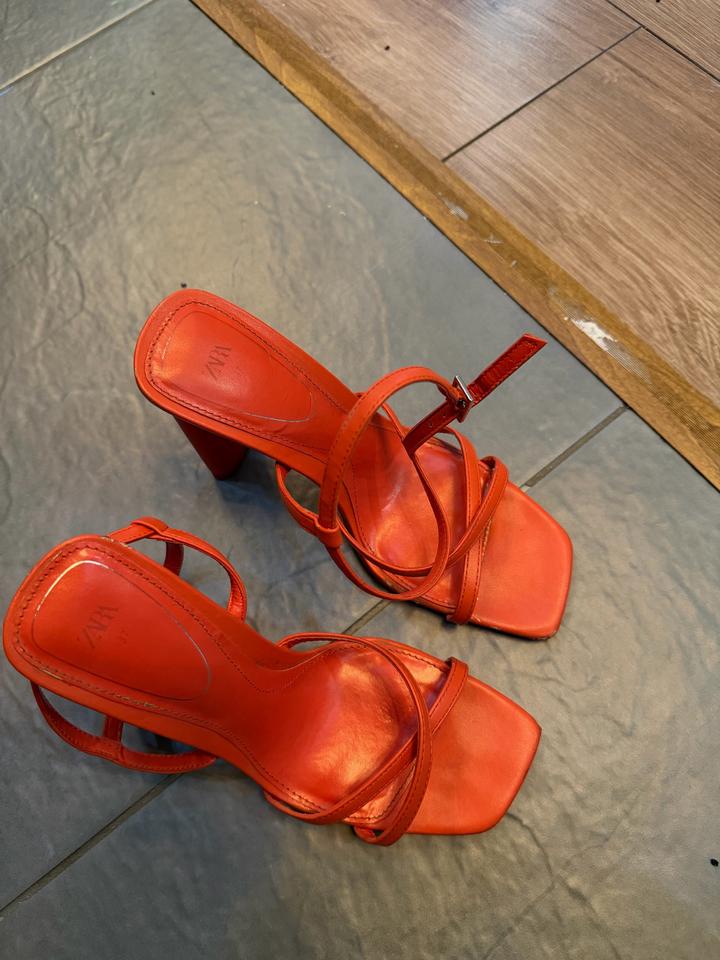 Босоножки Zara