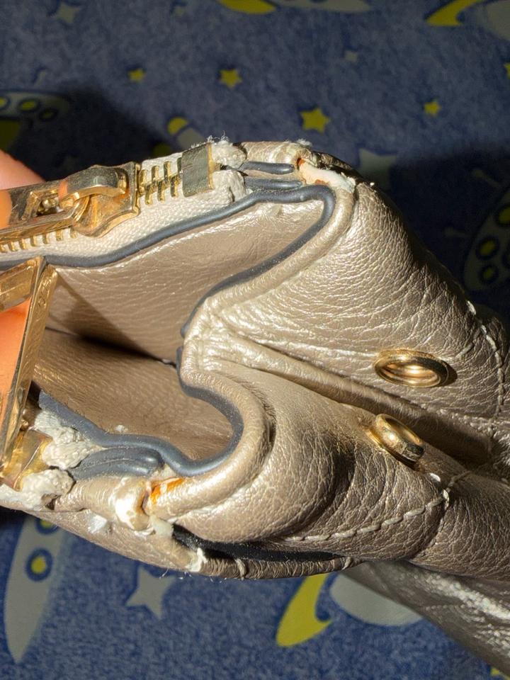 Золотистая сумка Aldo