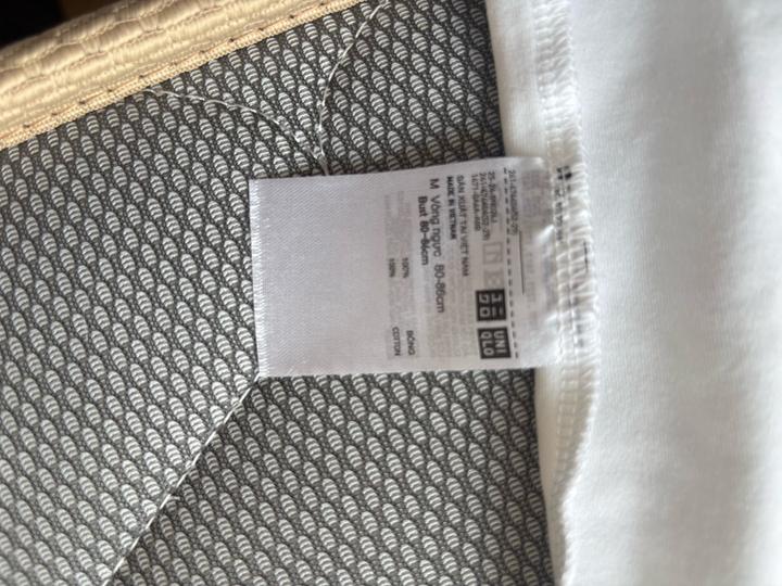 Белая футболка uniqlo