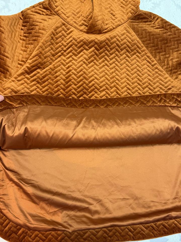 Утеплённое oversize худи в стиле пончо