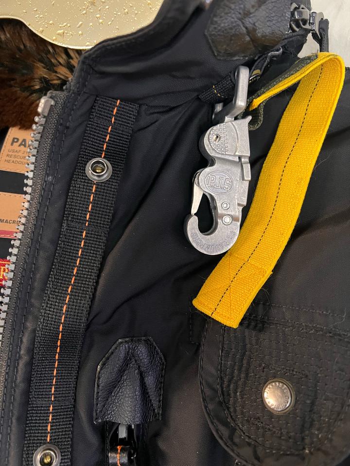Куртка зимняя женская черная Parajumpers