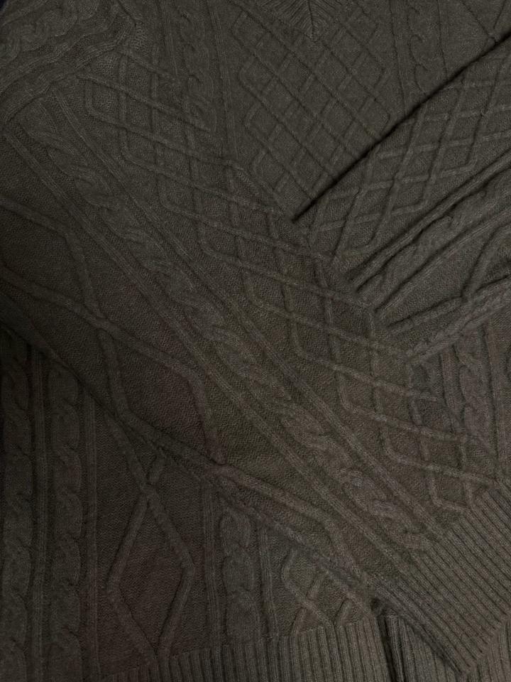 Свитер шерстяной