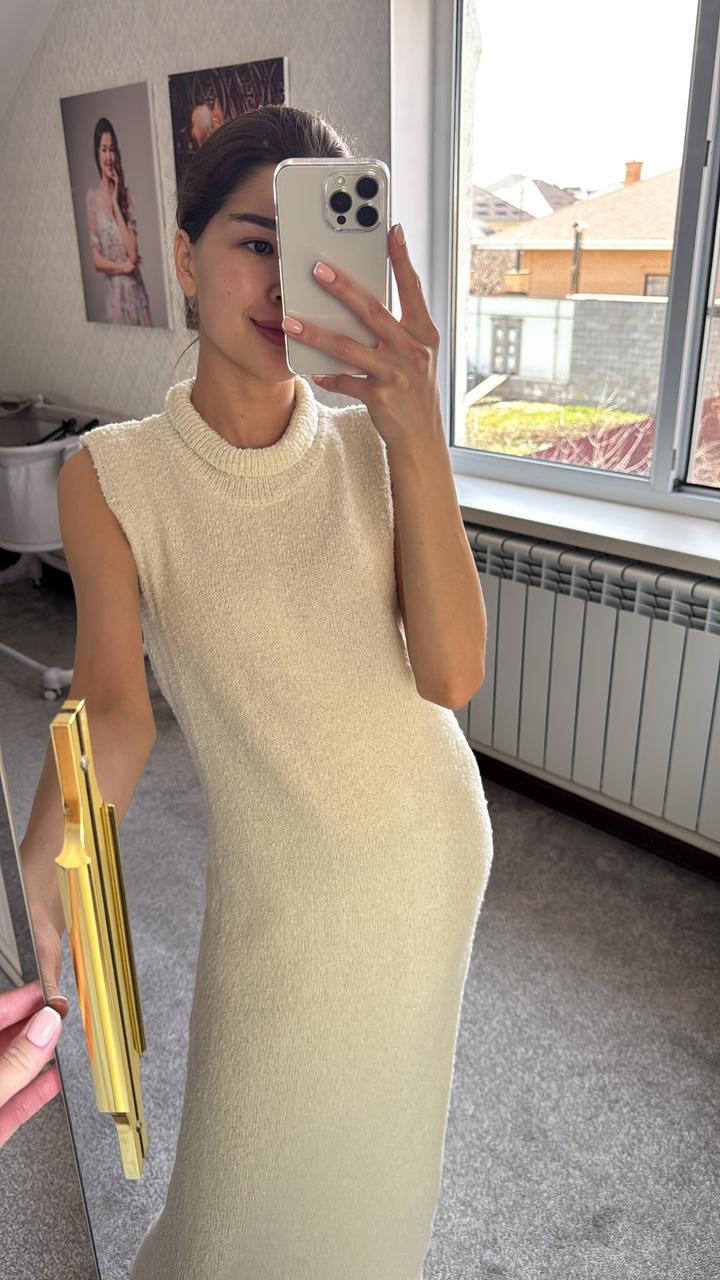 Платье прямого кроя, не надевалось ни разу, идеально на осень.