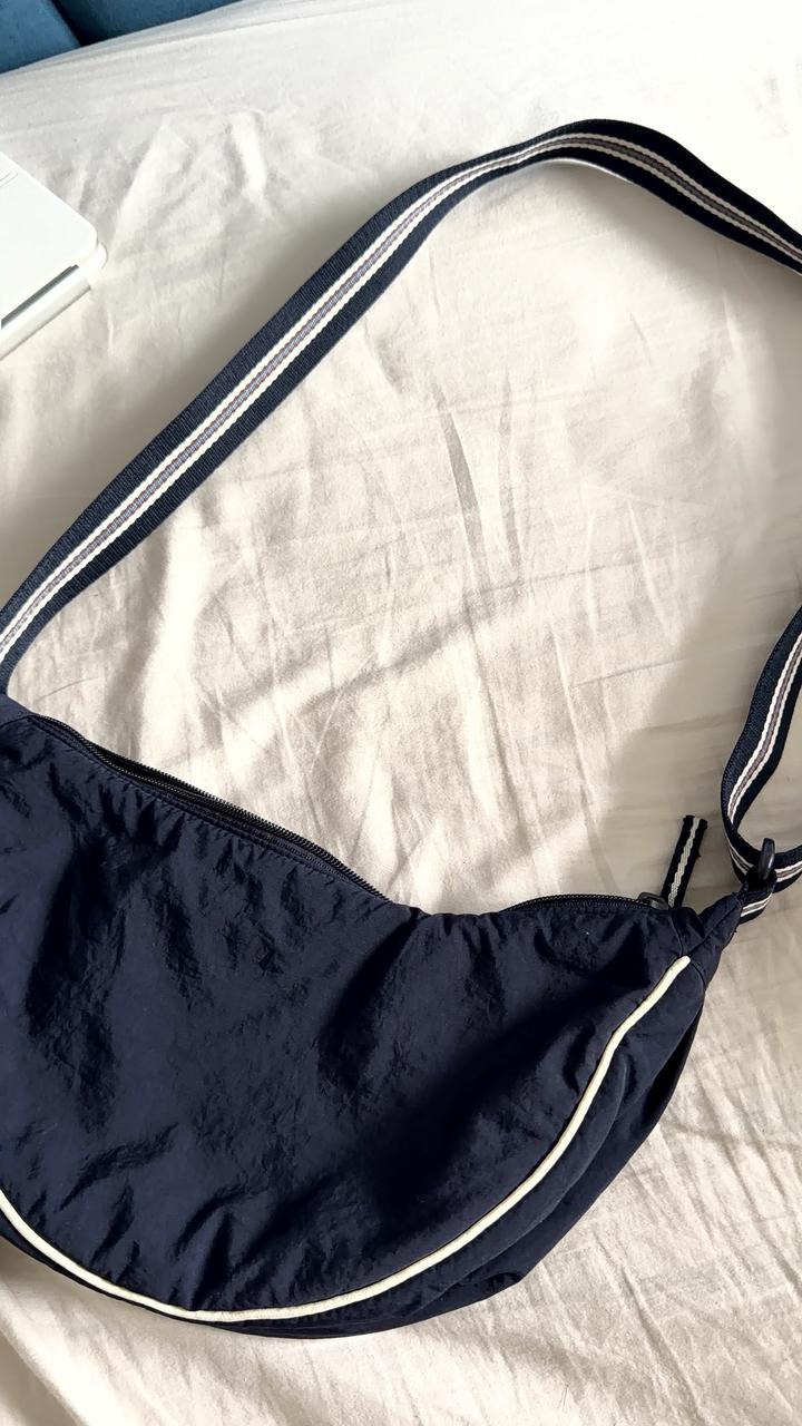 Синяя бананка Uniqlo