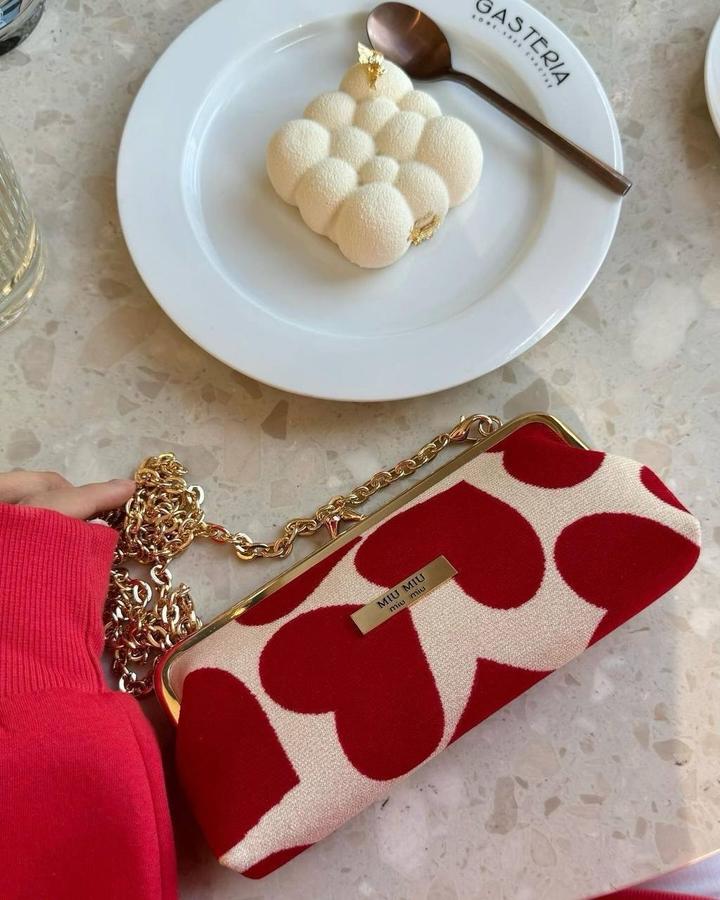 Сумочка от Miu Miu Beauty