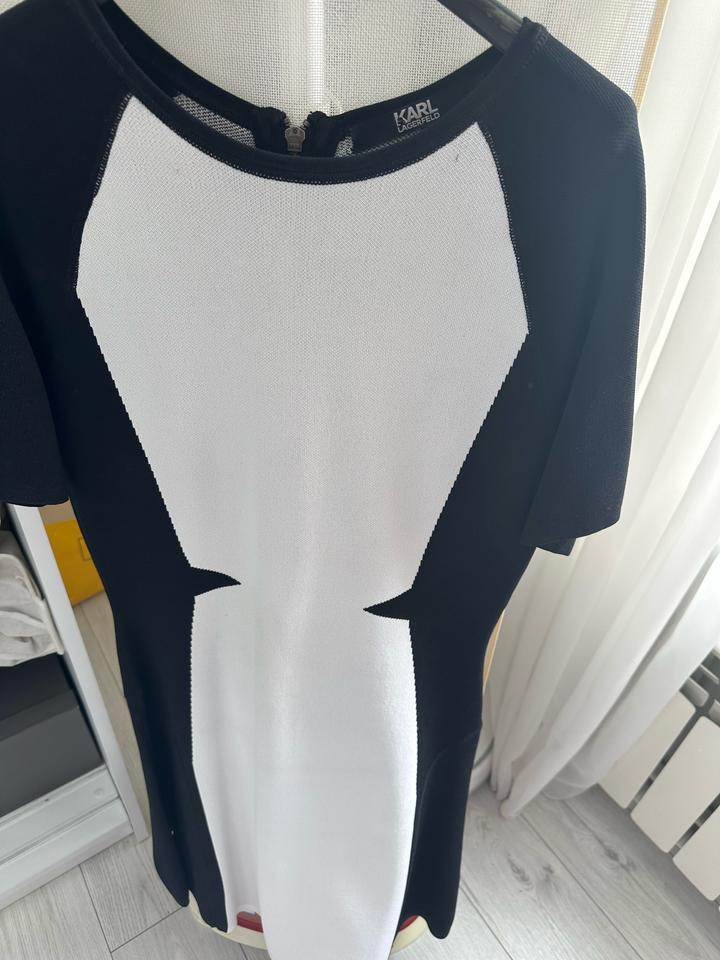 Платье от бренда Karl Lagerfeld