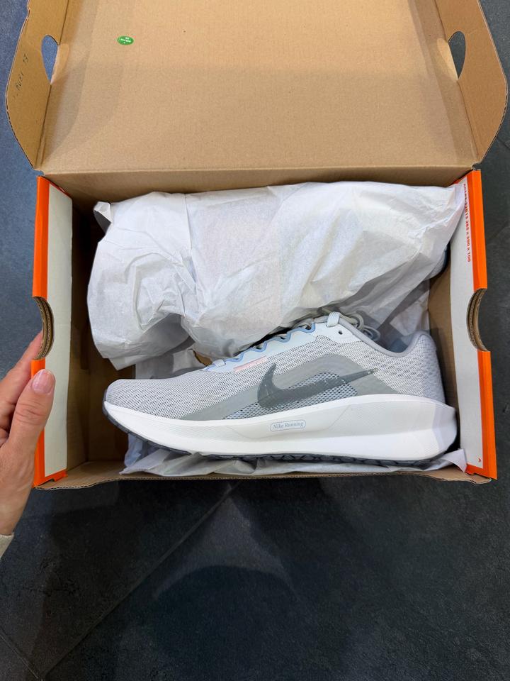 Женские кроссовки Nike