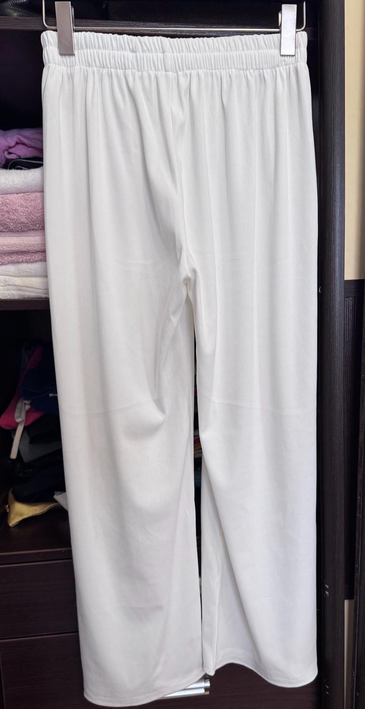 Белые летние брюки свободного кроя