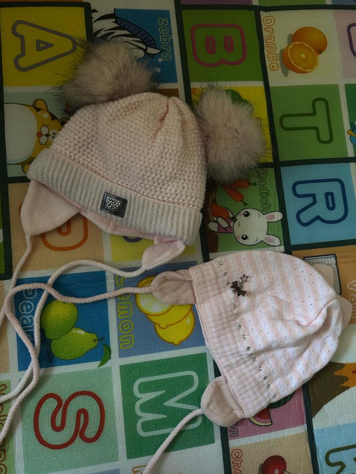 Две шапочки