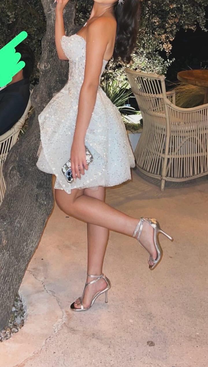 Нарядное блестящее платье