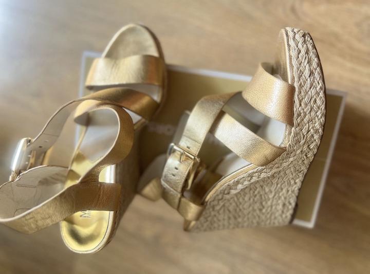 Босоножки на танкетке от michael kors