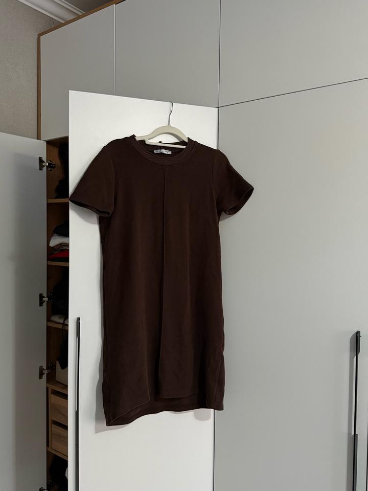 Платье коричневого цвета