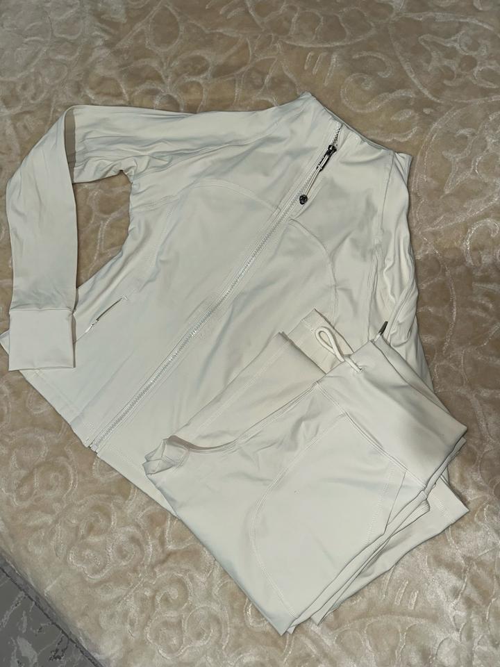 Белая спортивная женская двойка