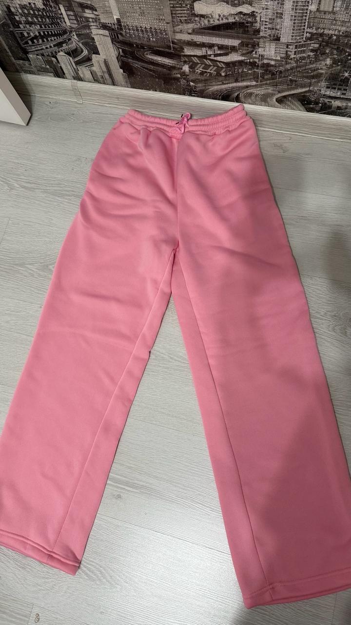 Розовый костюм